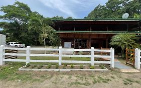 Hotel La Isla Inn